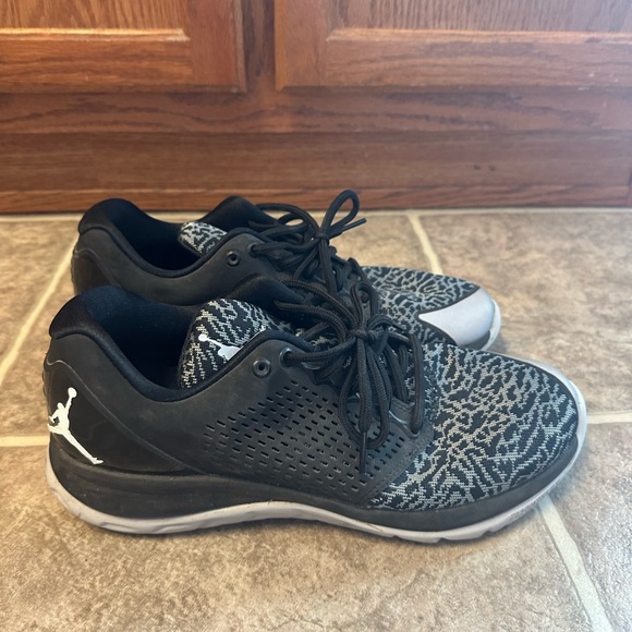 Jordan Shoes - Picture 2 of 7